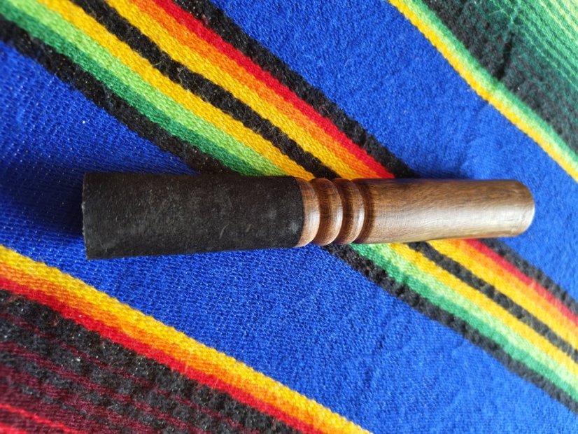 Třecí palička malá tmavá