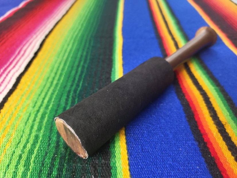 Třecí palička tenká dlouhá tmavá