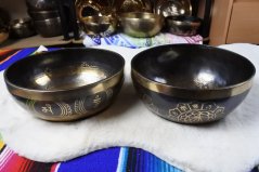 Binaurální zdobené tibetské misky D3 24cm a 23cm