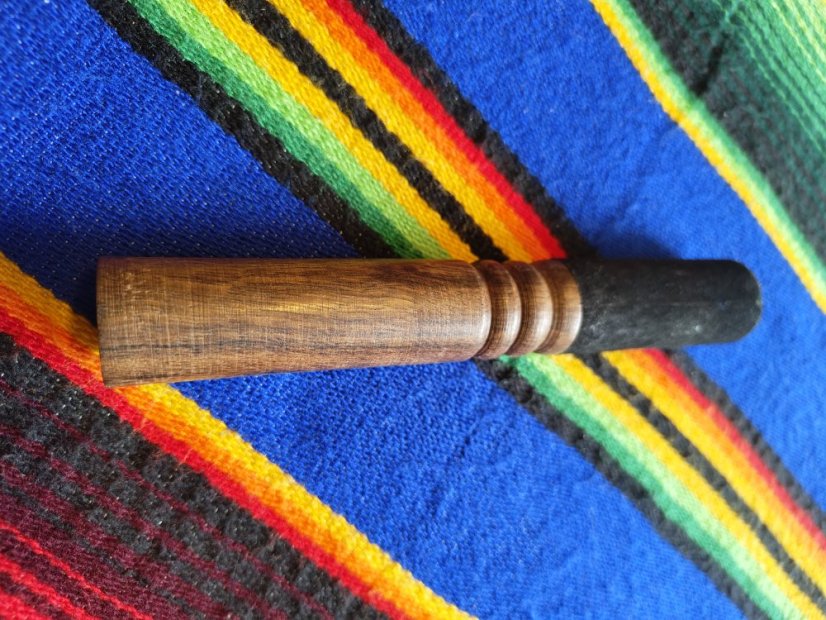 Třecí palička malá tmavá